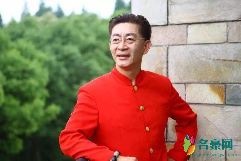 六小龄童照片