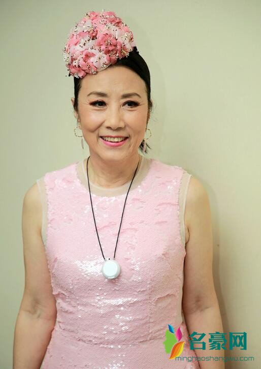 73岁汪明荃美照
