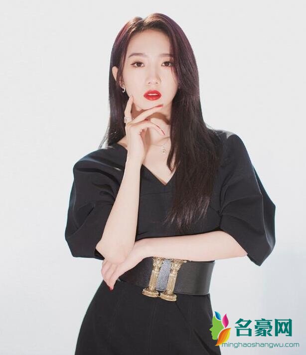 孟美岐照片
