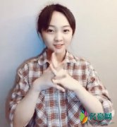 林妙可尖下巴抢镜 扎马尾刘海偏分青春活力十足