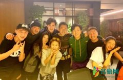 潘粤明与剧组庆功 《怒晴湘西》众演职人员一起庆