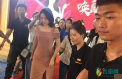 董璇离婚后首现身 满脸笑容未受到离婚事件影响