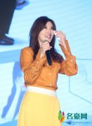 50岁苏慧伦亮相发布会 长发飘飘依旧满满少女感