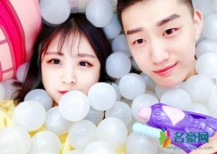 网红猫妹妹官宣怀孕 老公激动语无伦次直播公布