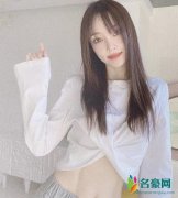 李小璐为网店当模特 大秀姣好性感身材令人羡慕
