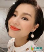 胡杏儿复工自拍心情佳 妆容甜美精致尽显端庄大方