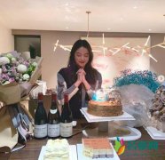 华谊千金王文也庆生 一桌子的鲜花蛋糕场面华丽