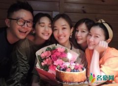 杨丞琳王心凌合体 两人做出献吻动作搞怪十足