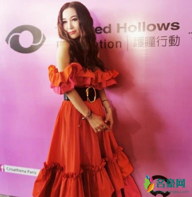 温碧霞近照