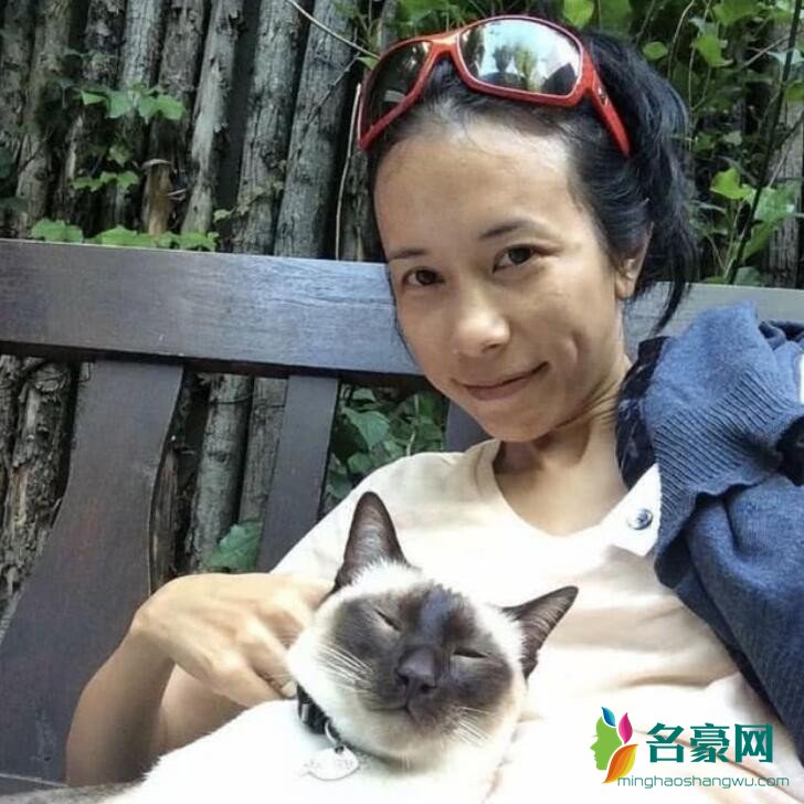 50岁莫文蔚晒素颜照