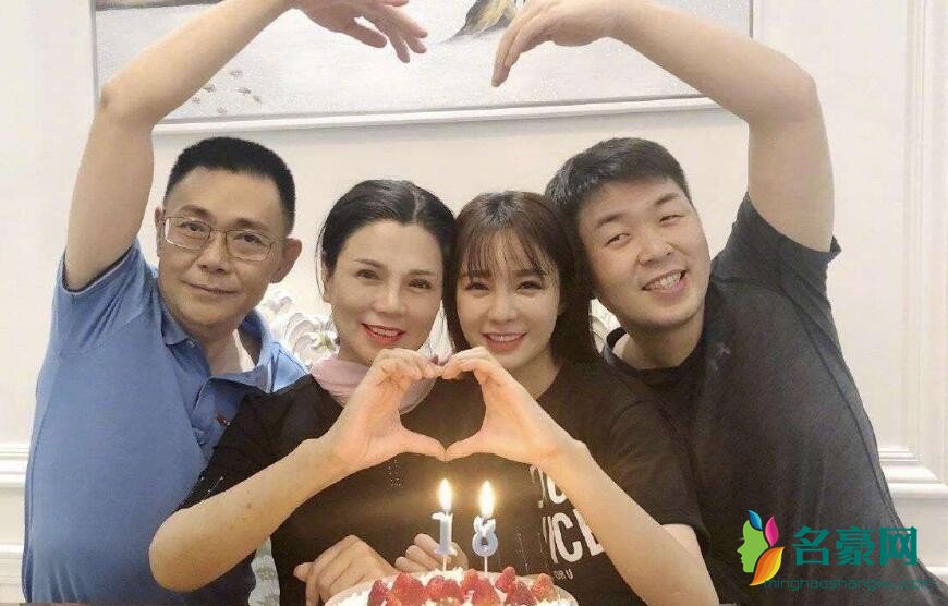 杜海涛沈梦辰一家照片