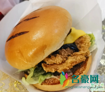 kfc脏脏芝士鳕鱼鸡腿汉堡多少钱好吃吗？三种酱料惊艳你的味蕾！2