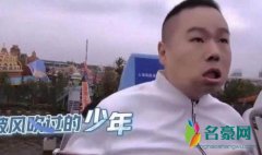 小岳岳坐过山车吓成表情包 脸部被风吹到变形引热