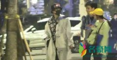 胡先煦新恋情曝光 两人在包厢内深情接吻