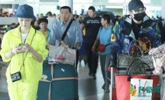 张铭恩接机徐璐 再次证实被传多次恋情传闻