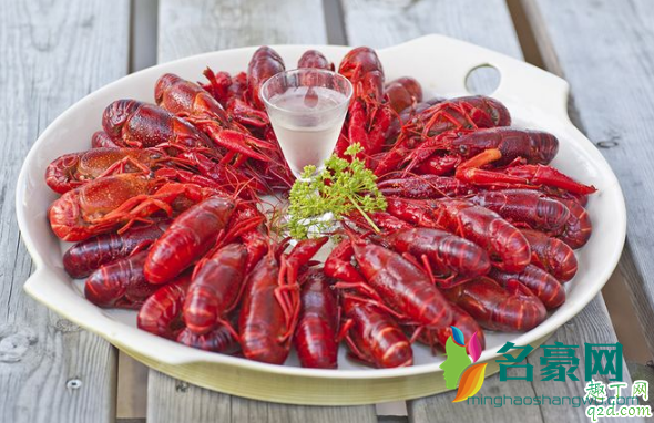 小龙虾菜市场杀好还是自己处理干净1