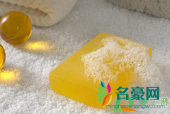 误食肥皂需要洗胃吗 香皂是用什么做的