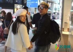 方媛挺孕肚逛街 郭富城驾豪车带着妻子去买蛋糕吃