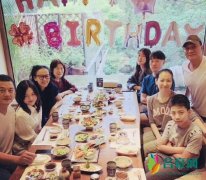 李亚鹏为李嫣庆生 父女俩亲昵合影十分温馨