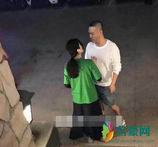 范冰冰与男子热聊
