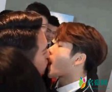 王嘉尔当伴郎 英俊的模样似乎有点抢新郎风头