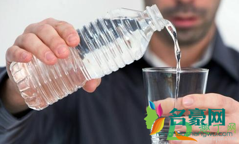中暑喝热水是正确的吗4