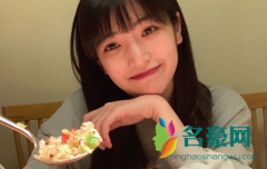 女生总是一个人去食堂吃饭奇怪吗