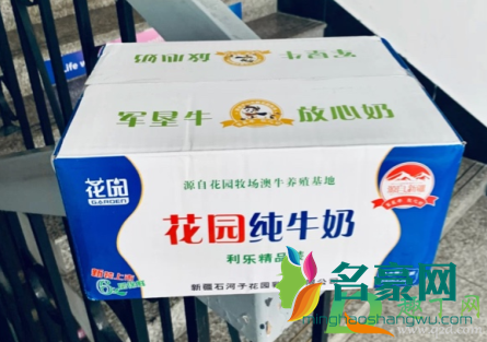 花园牛奶袋装里面有吸管吗1