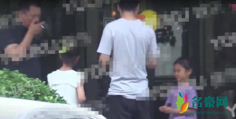贾乃亮甜馨同框