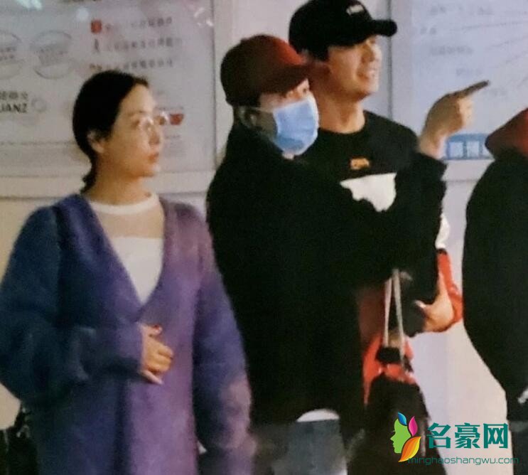 杨怡怀孕后首现身