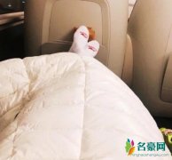 张馨予回应高铁脱鞋 获网友集体支持：没必要解释