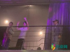 王菲现嫣然基金派对 干练短发十分青春有活力