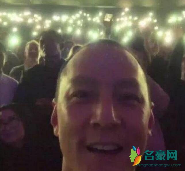 吴彦祖晒近照圆寸