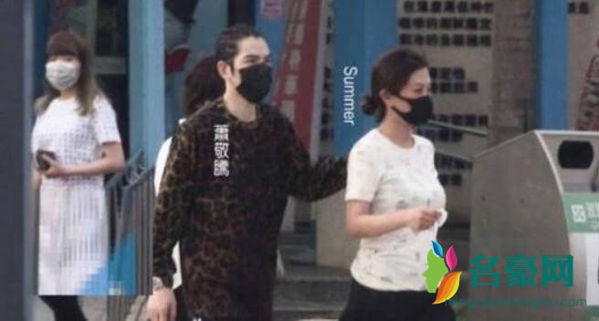 萧敬腾和经纪人