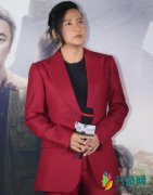 陈志朋红色西装现身 纯色设计利落得体颜值回春