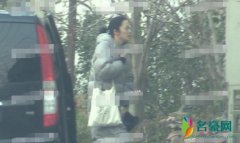 姚晨现身医院 包裹严实面容憔悴疑身体欠佳
