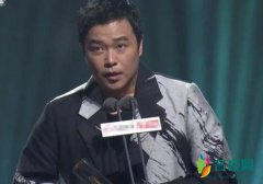 陈思诚疑破离婚谣言 台上表白丫丫大秀恩爱引关注