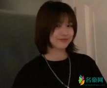 汪峰大女儿小苹果跳舞 动作撩人长相更像母亲葛荟