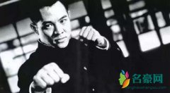 中山装黑雨伞是什么梗