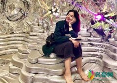 59岁钟楚红罕见露面 皮肤红润有光泽状态不错