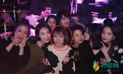 毕滢风波后首现身 毕滢在一堆女生中稳站C位
