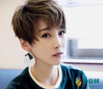 谢楠教小儿子喊妈 小家伙一个劲儿喊爸画面逗趣十