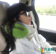 刘亦菲睡觉被偷拍 嘴巴微微张开睡得很是香甜