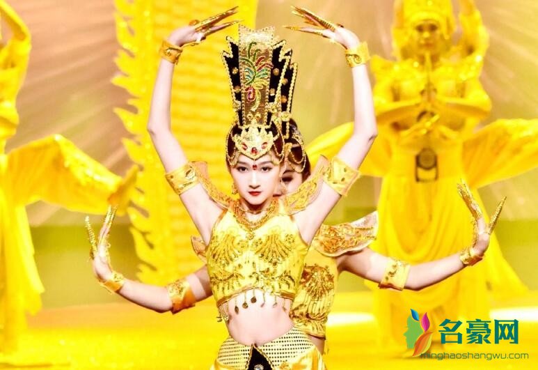 关晓彤跳千手观音照片
