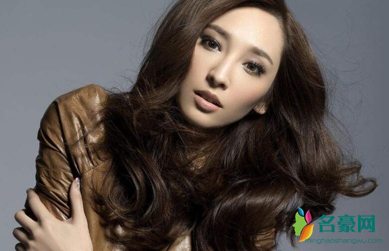 吴佩慈照片