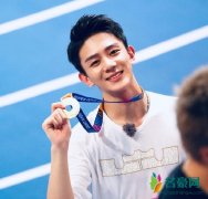 夏之光怎么变双眼皮了 难道夏之光是整过容了吗