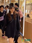 Baby吴亦凡吃火锅 用过的餐具和纸巾竟然被贩卖