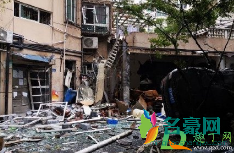 武汉一餐馆操作间发生爆燃怎么回事1