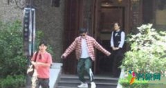 李晨分手后首现身 心情大好快乐得像个孩子一般