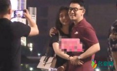 李响妻子首曝光 两人现身外滩手牵手散步秀恩爱